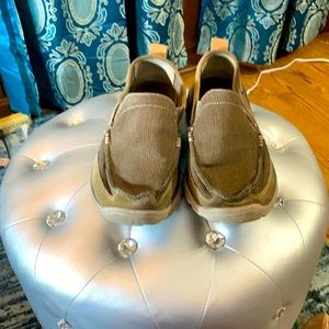 Skechers  size 9 slip ons